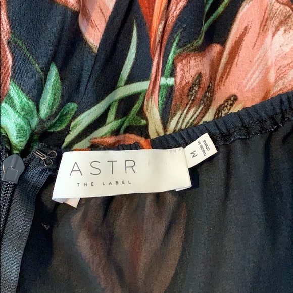 On or off shoulder floral mini dress. - Picture 4 of 4